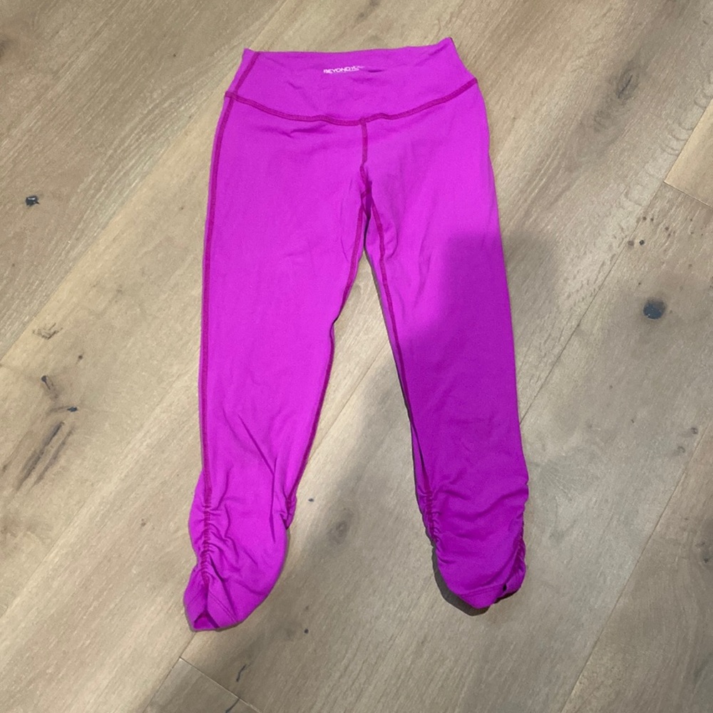 Beyond Yoga purple cropped leggings size M